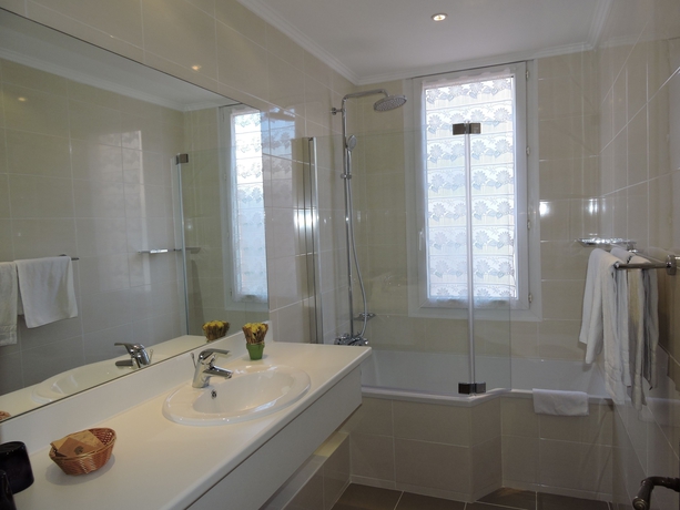 Imagen de la habitación del Hotel Regina, Cannes. Foto 4