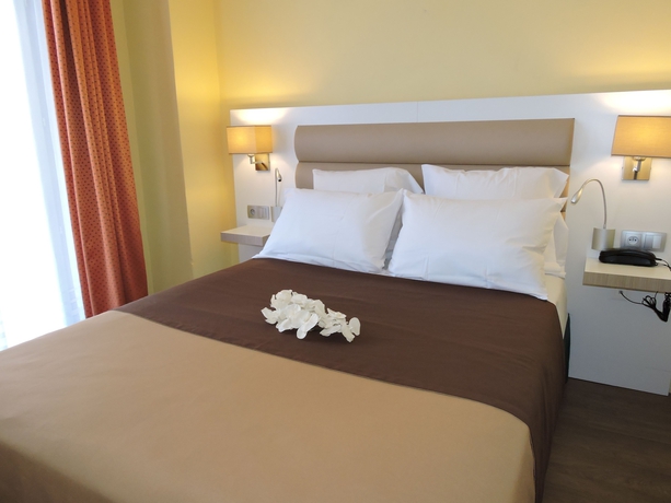 Imagen de la habitación del Hotel Regina, Cannes. Foto 7