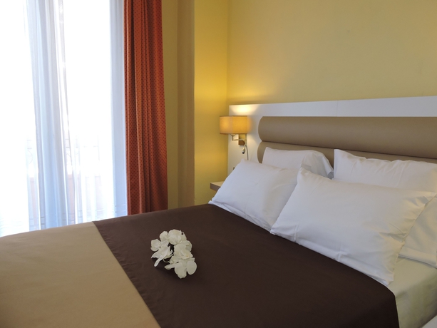 Imagen de la habitación del Hotel Regina, Cannes. Foto 11