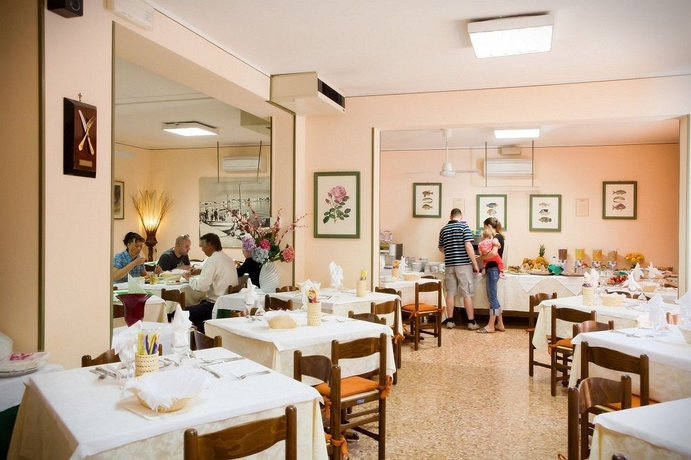 Imagen del bar/restaurante del Hotel Regina, Caorle. Foto 4