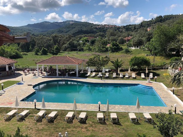 Imagen de la piscina del Hotel Regina Corfu. Foto 19