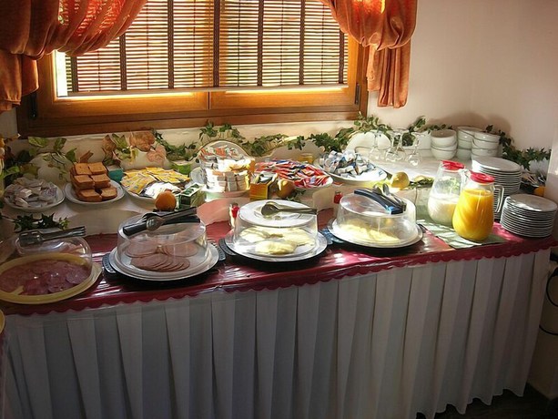 Imagen del bar/restaurante del Hotel Regina Corfu. Foto 6