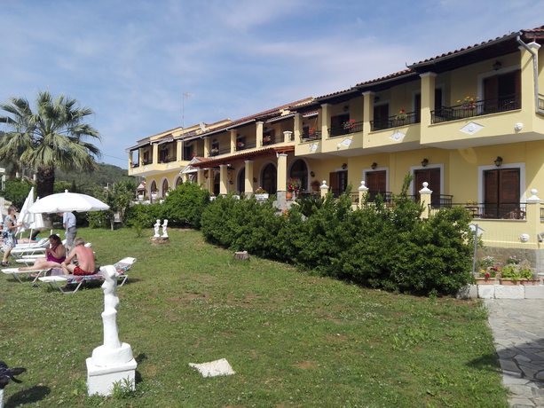 Imagen de los exteriores del Hotel Regina Corfu. Foto 16