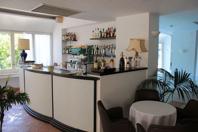 Imagen del bar/restaurante del Hotel Regina Cristina. Foto 3