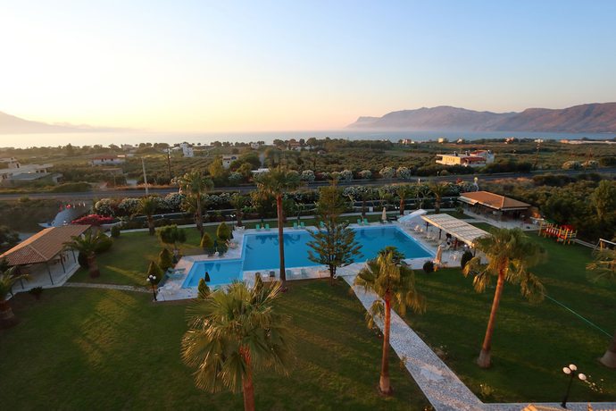 Imagen de los exteriores del Hotel Regina, Drapanias. Foto 13