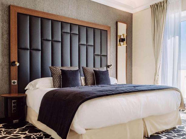 Imagen de la habitación del Hotel Regina Experimental Biarritz. Foto 4