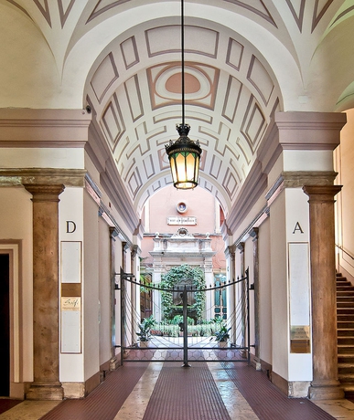 Imagen de los interiores del Hotel Regina Giovanna. Foto 14