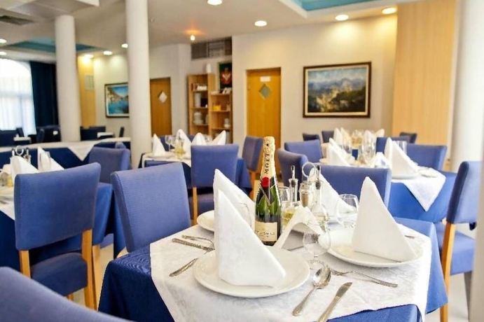 Imagen del bar/restaurante del Hotel Regina Jelena. Foto 3