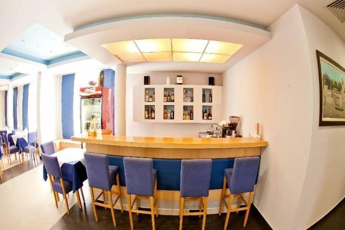 Imagen del bar/restaurante del Hotel Regina Jelena. Foto 4