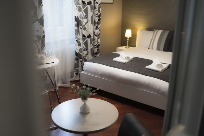 Imagen de la habitación del Hotel Regina, LAUSANA. Foto 5