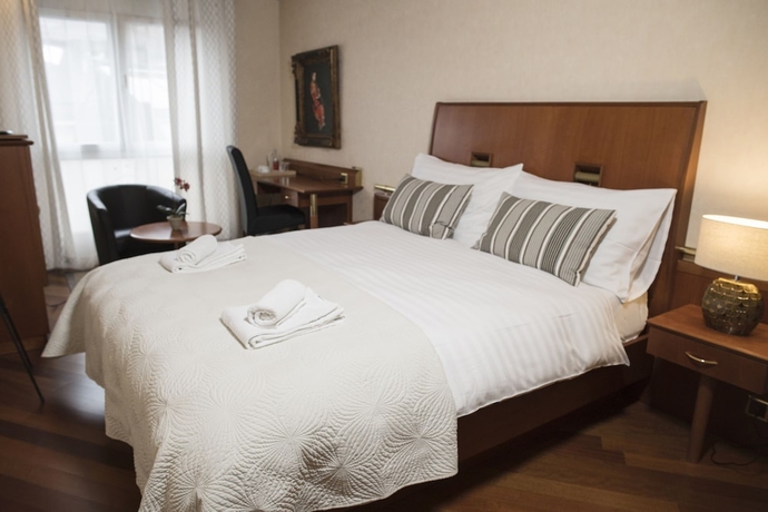 Imagen de la habitación del Hotel Regina, LAUSANA. Foto 7