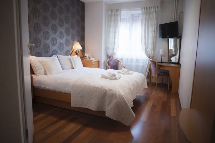 Imagen de la habitación del Hotel Regina, LAUSANA. Foto 8