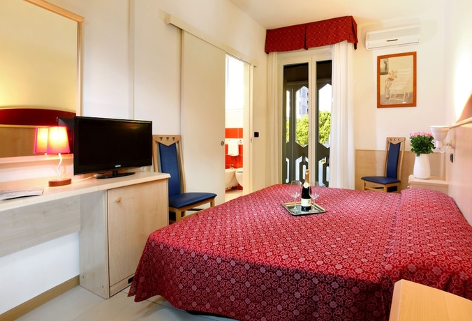 Imagen de la habitación del Hotel Regina, Lignano Sabbiadoro. Foto 7
