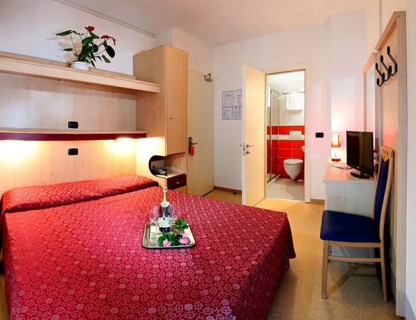 Imagen de la habitación del Hotel Regina, Lignano Sabbiadoro. Foto 9