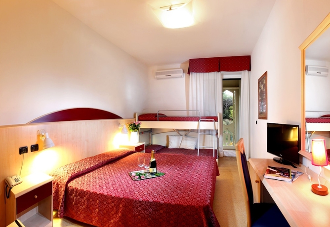 Imagen de la habitación del Hotel Regina, Lignano Sabbiadoro. Foto 11