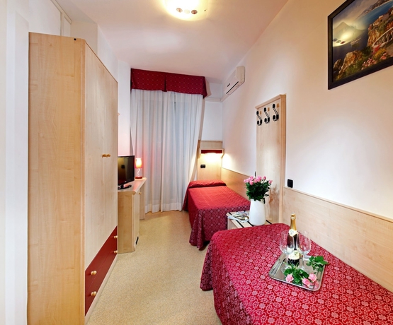 Imagen de la habitación del Hotel Regina, Lignano Sabbiadoro. Foto 16