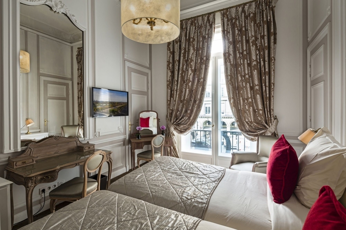 Imagen de la habitación del Hotel Regina Louvre. Foto 7