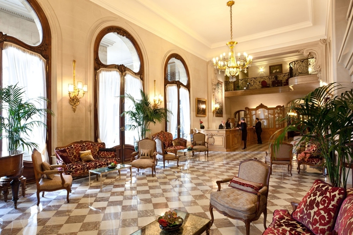 Imagen de los interiores del Hotel Regina Louvre. Foto 16