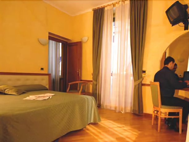 Imagen de la habitación del Hotel Regina Margherita, Roma. Foto 8