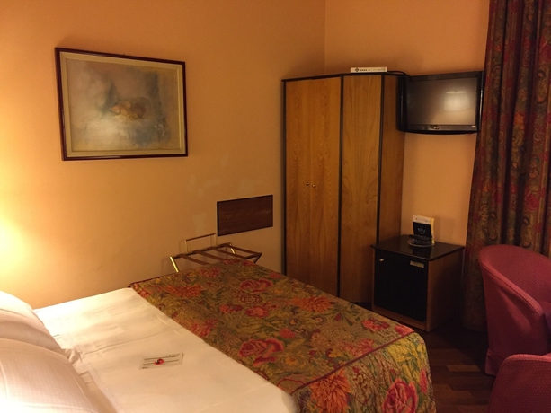 Imagen de la habitación del Hotel Regina, Milán. Foto 8