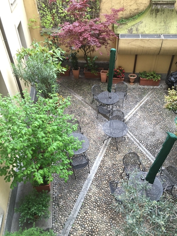 Imagen de los exteriores del Hotel Regina, Milán. Foto 15