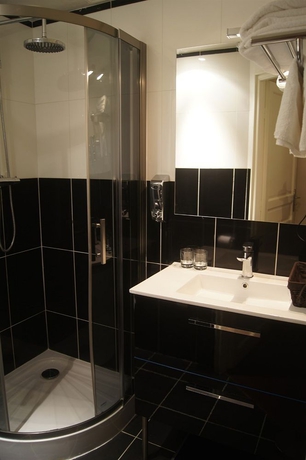 Imagen de la habitación del Hotel Regina Montmartre. Foto 8