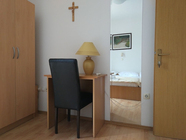 Imagen de la habitación del Hotel Regina Mundi. Foto 5