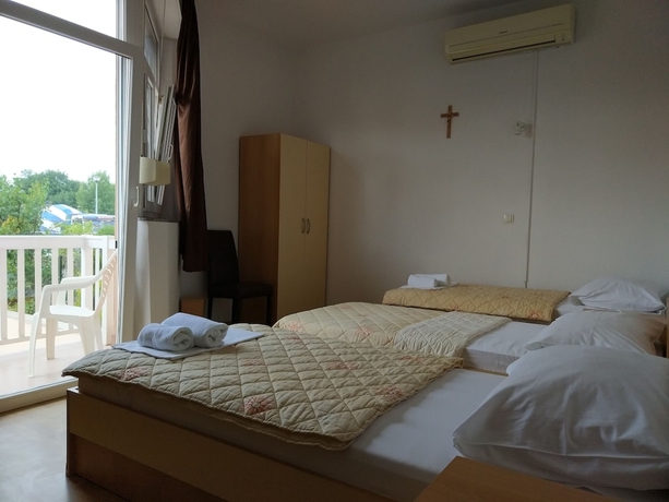 Imagen de la habitación del Hotel Regina Mundi. Foto 7