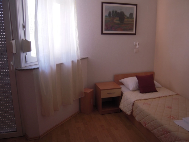 Imagen de la habitación del Hotel Regina Mundi. Foto 9