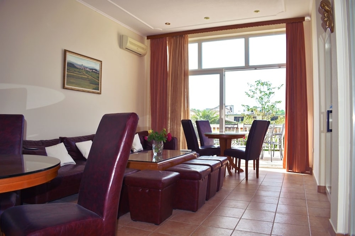 Imagen de los interiores del Hotel Regina Mundi. Foto 19