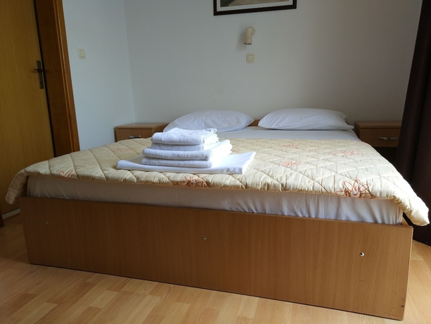 Imagen de la habitación del Hotel Regina Mundi. Foto 12