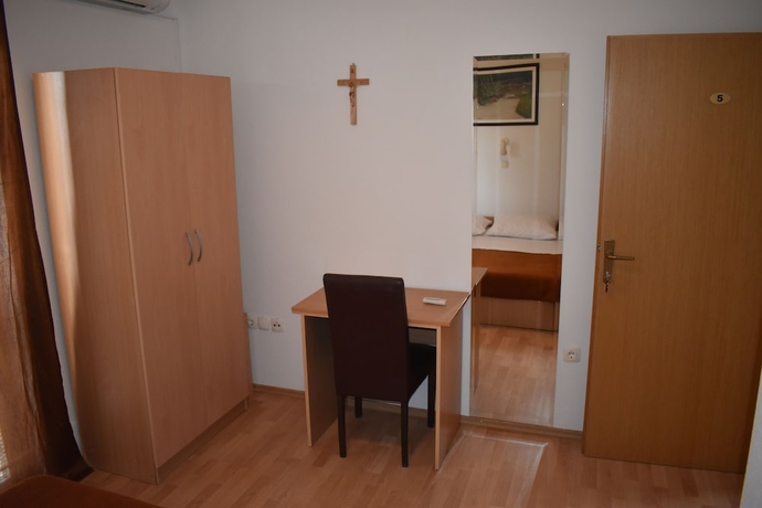 Imagen de la habitación del Hotel Regina Mundi. Foto 14