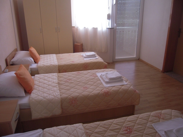 Imagen de la habitación del Hotel Regina Mundi. Foto 15