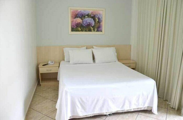 Imagen de la habitación del Hotel Regina, Muriae. Foto 15