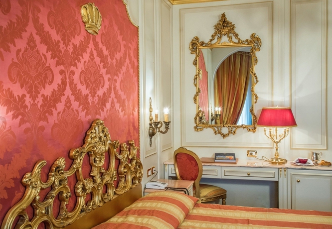 Imagen de la habitación del Hotel Regina Palace. Foto 5