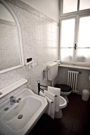 Imagen de la habitación del Hotel Regina, Pinerolo. Foto 5