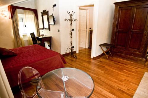 Imagen de la habitación del Hotel Regina, Pinerolo. Foto 8