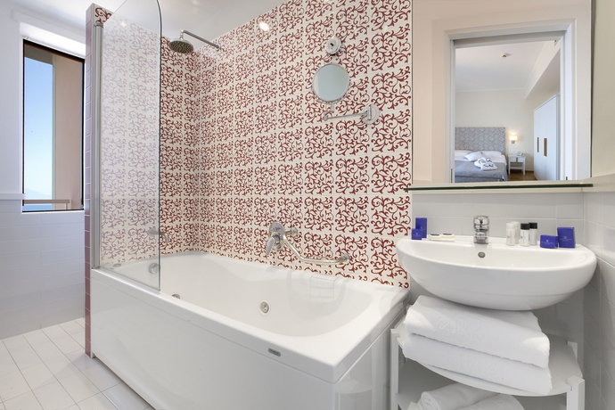 Imagen de la habitación del Hotel Regina Sorrento. Foto 8