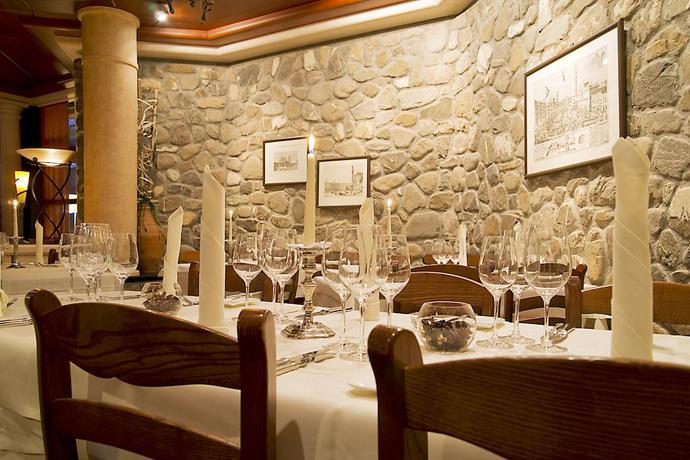 Imagen del bar/restaurante del Hotel Regina Titlis, a Trademark Collection by Wyndham. Foto 11