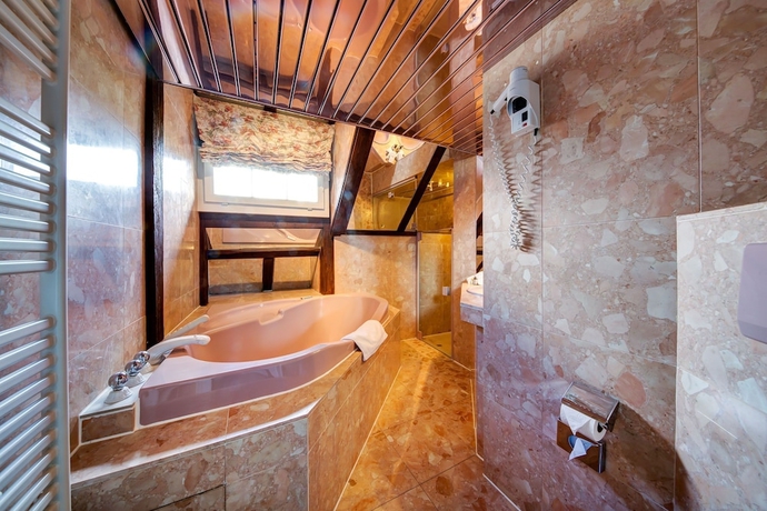 Imagen de la habitación del Hotel Regina Wengen. Foto 16