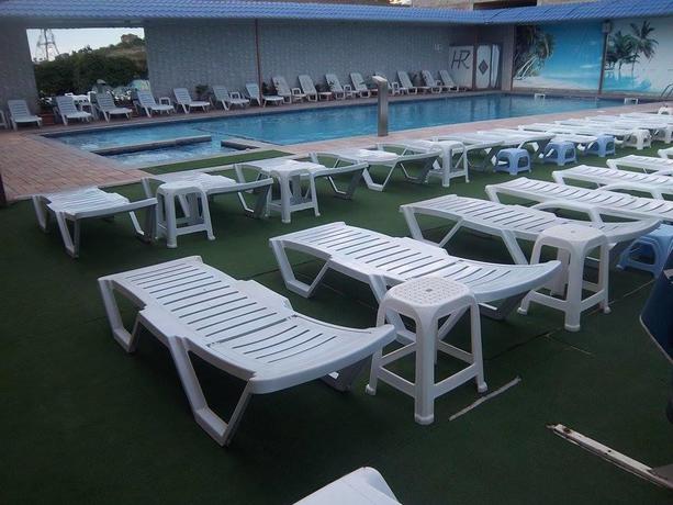 Imagen de la piscina del Hotel Regineh. Foto 19