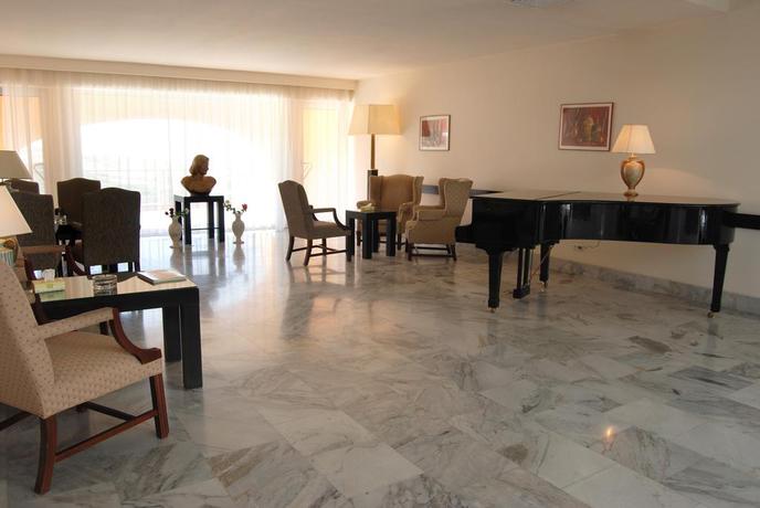 Imagen de los interiores del Hotel Regineh. Foto 16