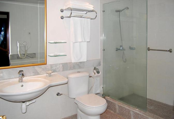 Imagen de la habitación del Hotel Regineh. Foto 5