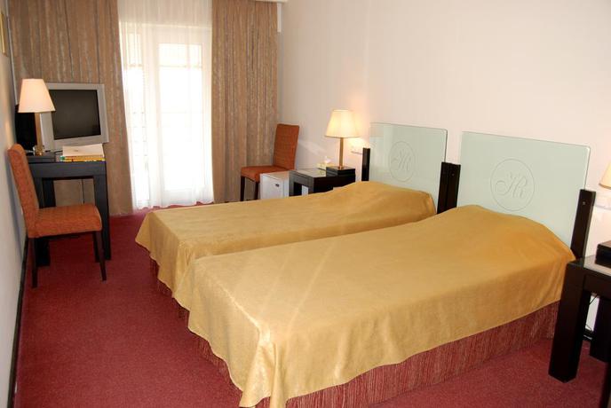 Imagen de la habitación del Hotel Regineh. Foto 7