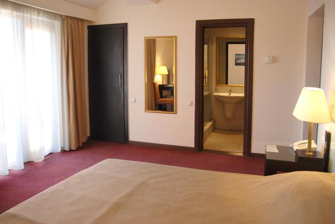 Imagen de la habitación del Hotel Regineh. Foto 8