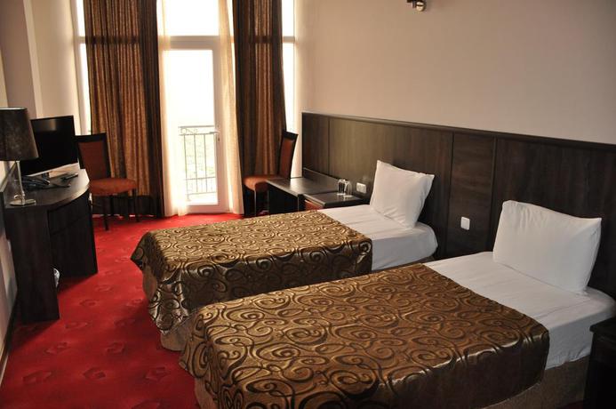 Imagen de la habitación del Hotel Regineh. Foto 10