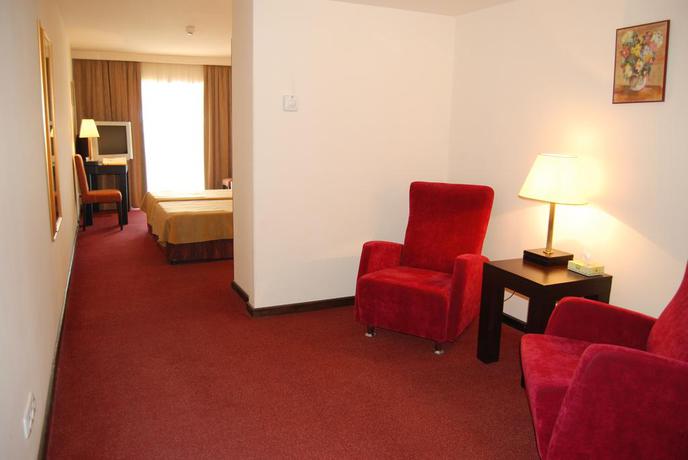 Imagen de la habitación del Hotel Regineh. Foto 11