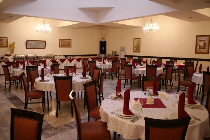 Imagen del bar/restaurante del Hotel Regineh. Foto 3