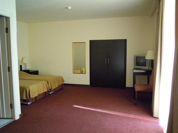 Imagen de la habitación del Hotel Regineh. Foto 12