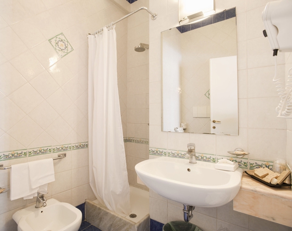 Imagen de la habitación del Hotel Reginna Palace. Foto 6